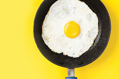 Image of an egg in a frying pan.