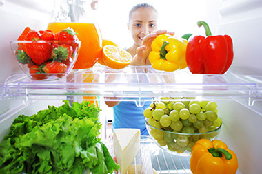 Image of fresh produce in the fridge.