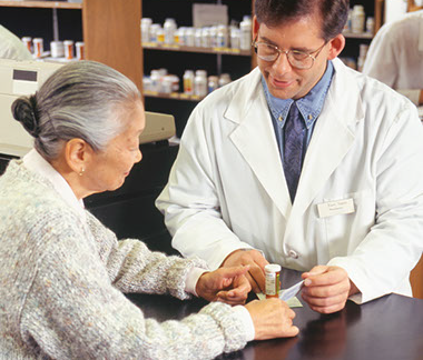 Health plans. Image of women talking to a pharmaists.