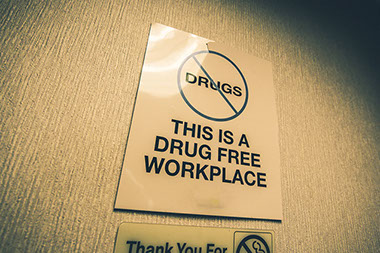 Sign that says "This is a drug free workplace."