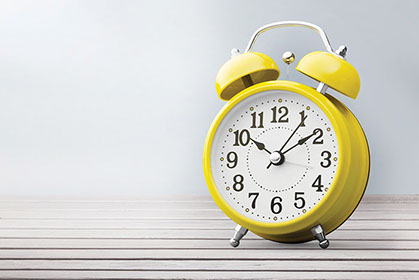 Image of vintage yellow clock.