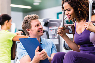 Common gym fears and solutions. Image of person at gym with a trainer.