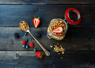 How to prevent bowel problems Image of fiber rich grains and berries.